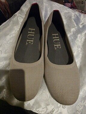 Hue Comfortable Flats In A Tan Beige